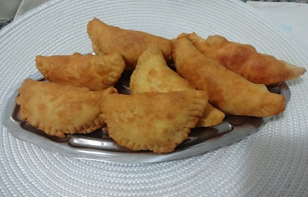 Ir para  <ul>
	<li>1 x&iacute;cara e meia de trigo;</li>
	<li>1 colher de ch&aacute; de fermento comum;</li>
	<li>2 colheres de sopa de manteiga;</li>
	<li>1...